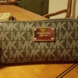 Michael Kors Signature Wallet